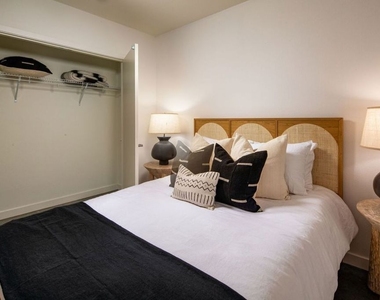 1120 W 6th Street - Photo Thumbnail 11