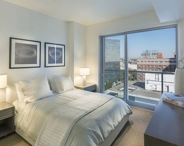 3033 Wilshire Boulevard - Photo Thumbnail 14