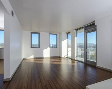 3033 Wilshire Boulevard - Photo Thumbnail 5
