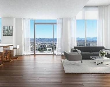 3033 Wilshire Boulevard - Photo Thumbnail 3