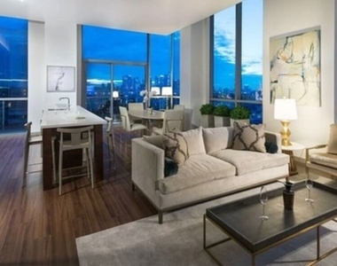 3033 Wilshire Boulevard - Photo Thumbnail 14