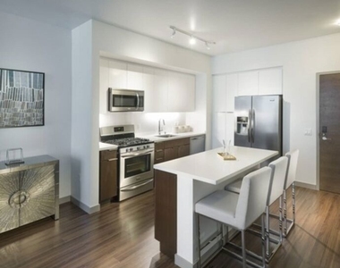 3033 Wilshire Boulevard - Photo Thumbnail 7