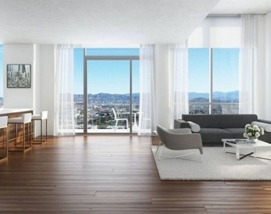 3033 Wilshire Boulevard - Photo Thumbnail 12