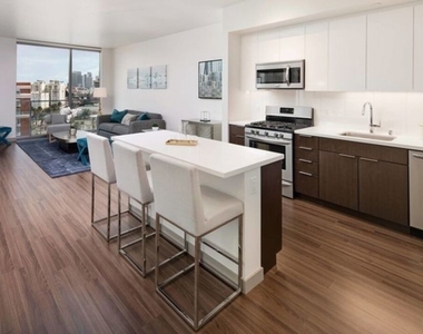 3033 Wilshire Boulevard - Photo Thumbnail 3