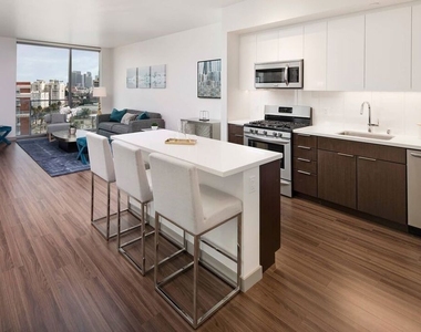 3033 Wilshire Boulevard - Photo Thumbnail 3
