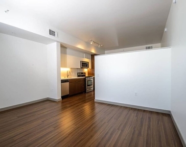 3033 Wilshire Boulevard - Photo Thumbnail 7