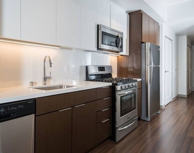 3033 Wilshire Boulevard - Photo Thumbnail 8