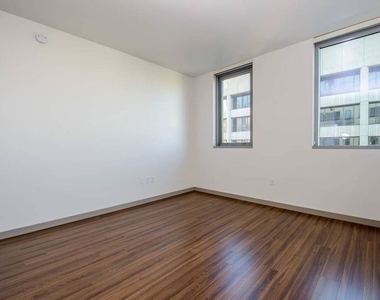 3033 Wilshire Boulevard - Photo Thumbnail 6