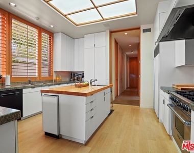 31280 Broad Beach Road - Photo Thumbnail 23