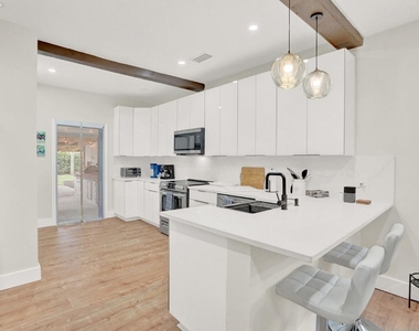 727 S Fernwood Drive S - Photo Thumbnail 11