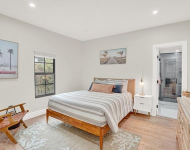 727 S Fernwood Drive S - Photo Thumbnail 16