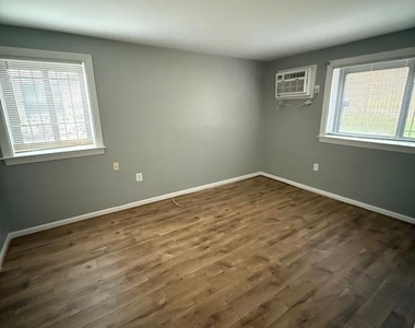 3101 Se Naylor Road Se - Photo Thumbnail 2