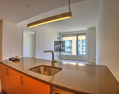 Spruce Street - Photo Thumbnail 12