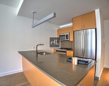 Spruce Street - Photo Thumbnail 2