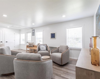 640 Broadway Street - Photo Thumbnail 2