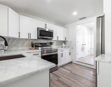 640 Broadway Street - Photo Thumbnail 6