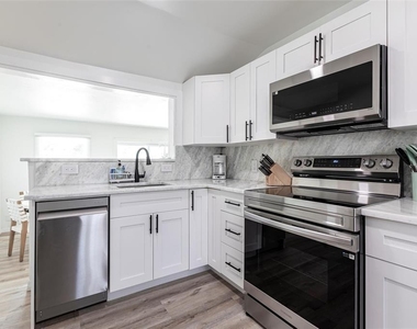 640 Broadway Street - Photo Thumbnail 9