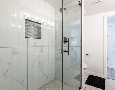 640 Broadway Street - Photo Thumbnail 14