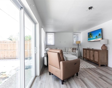 640 Broadway Street - Photo Thumbnail 4