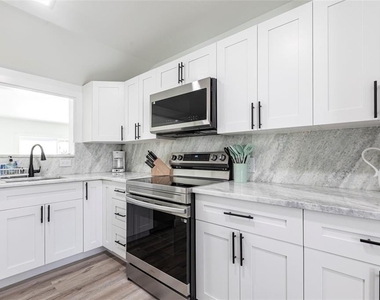 640 Broadway Street - Photo Thumbnail 7