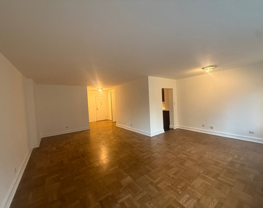 200 East 71st Street - Photo Thumbnail 2