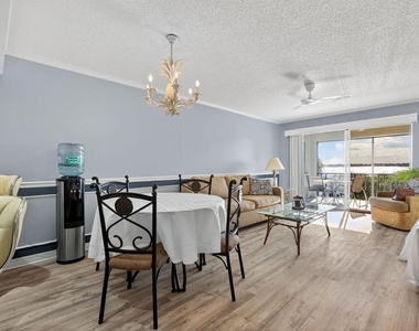 390 Ne Edgewater Drive - Photo Thumbnail 7