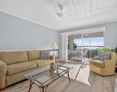390 Ne Edgewater Drive - Photo Thumbnail 5