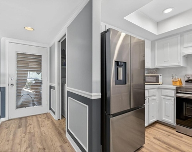 390 Ne Edgewater Drive - Photo Thumbnail 9