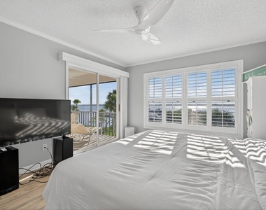390 Ne Edgewater Drive - Photo Thumbnail 14