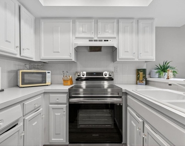 390 Ne Edgewater Drive - Photo Thumbnail 11