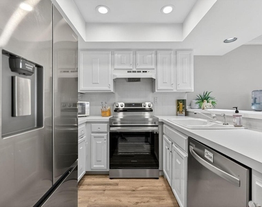 390 Ne Edgewater Drive - Photo Thumbnail 10