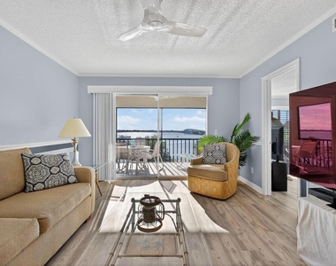 390 Ne Edgewater Drive - Photo Thumbnail 4