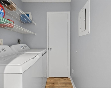390 Ne Edgewater Drive - Photo Thumbnail 20
