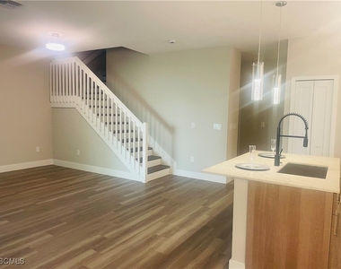 7012 Romana Way - Photo Thumbnail 4