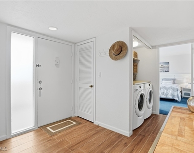 10475 Gulf Shore Drive - Photo Thumbnail 7