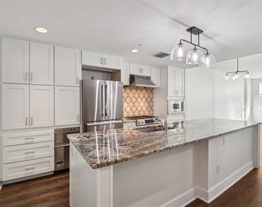 1208 E Kennedy Boulevard - Photo Thumbnail 5
