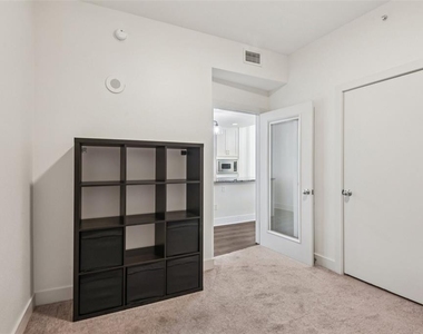 1208 E Kennedy Boulevard - Photo Thumbnail 15