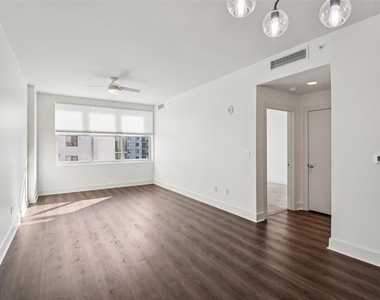 1208 E Kennedy Boulevard - Photo Thumbnail 4