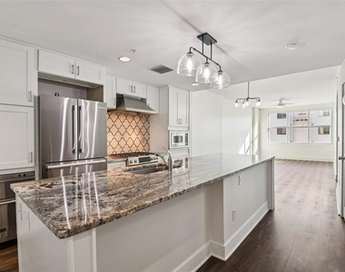 1208 E Kennedy Boulevard - Photo Thumbnail 7