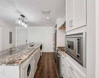 1208 E Kennedy Boulevard - Photo Thumbnail 9