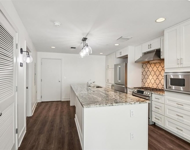 1208 E Kennedy Boulevard - Photo Thumbnail 6