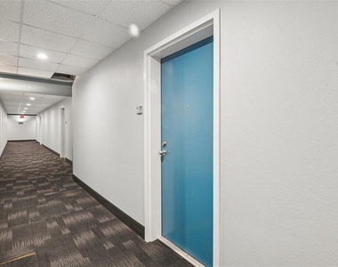 1208 E Kennedy Boulevard - Photo Thumbnail 2