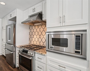 1208 E Kennedy Boulevard - Photo Thumbnail 10