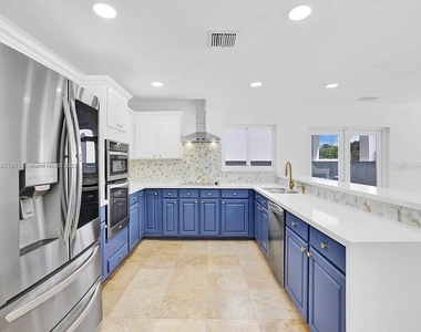 15945 Nw 82nd Court - Photo Thumbnail 7