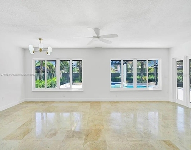 15945 Nw 82nd Court - Photo Thumbnail 8