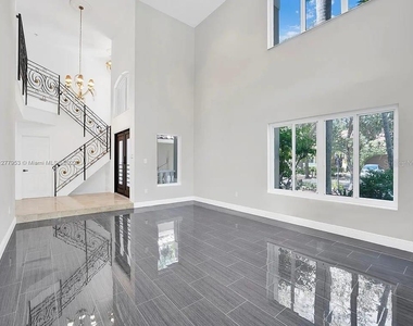 15945 Nw 82nd Court - Photo Thumbnail 4