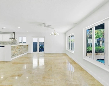15945 Nw 82nd Court - Photo Thumbnail 6