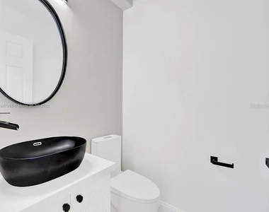 15945 Nw 82nd Court - Photo Thumbnail 10