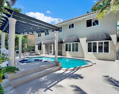15945 Nw 82nd Court - Photo Thumbnail 27