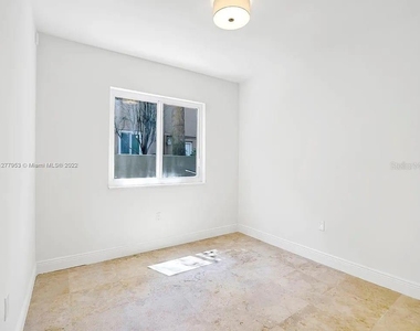 15945 Nw 82nd Court - Photo Thumbnail 9